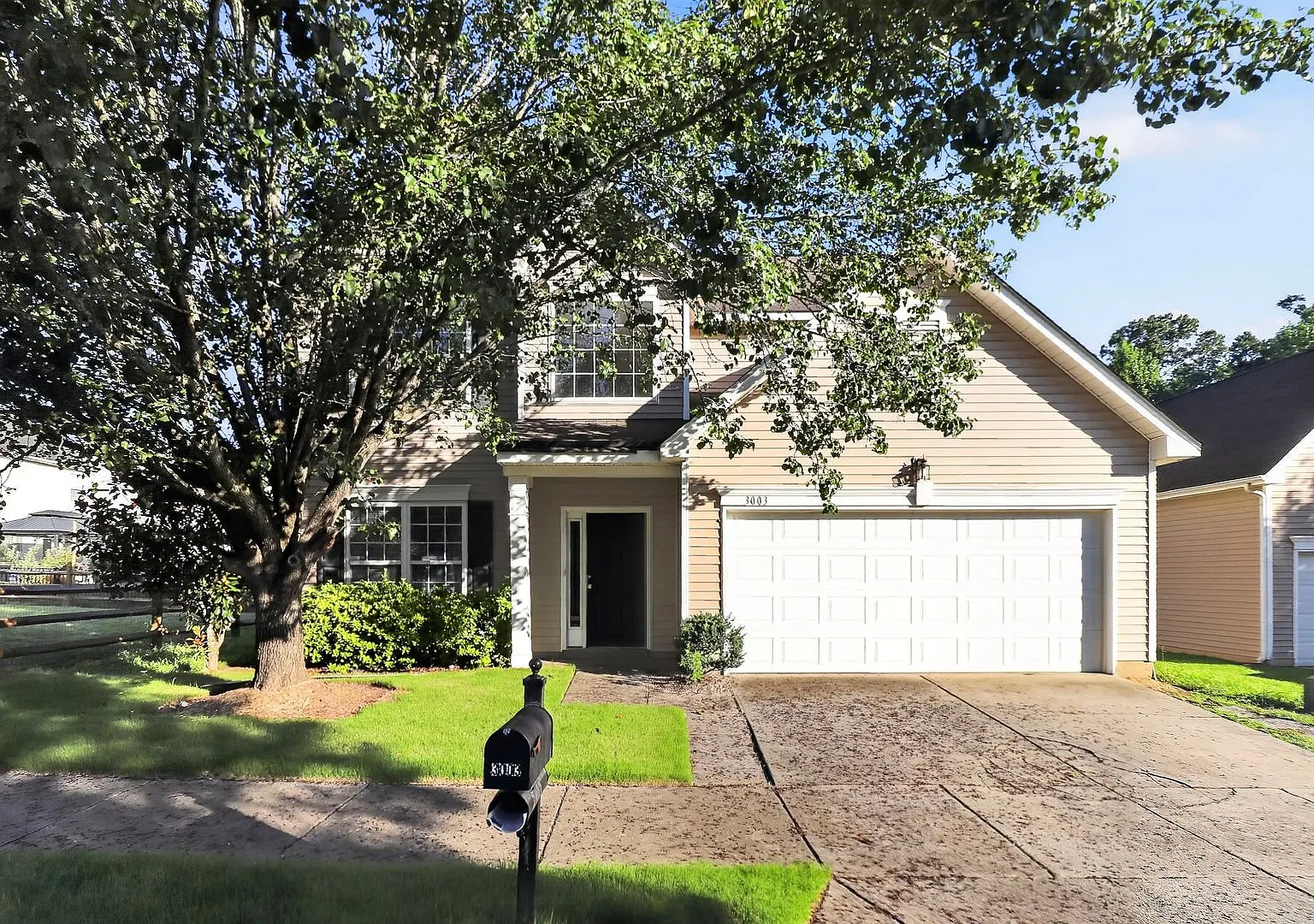 Beautiful Four Bedroom in Crismark Community! — Photo 1