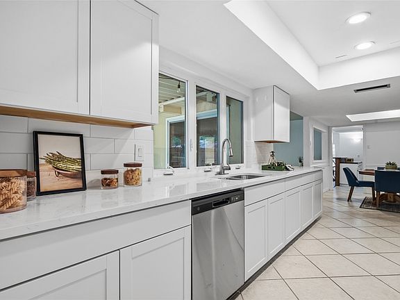 3rd image of 1811 Addington Dr
