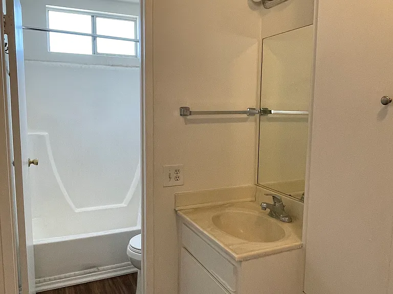 6418 Hummingbird St #C — Photo 10