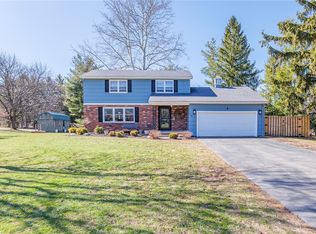 14 Manor Hill Dr, Fairport, NY 14450