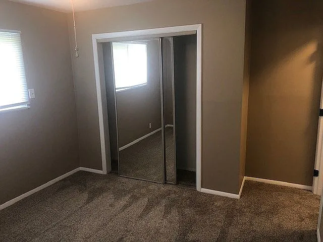 Bed 1 Closet