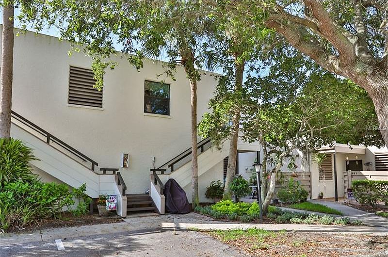 1st image of 579 Lakeside Dr #579