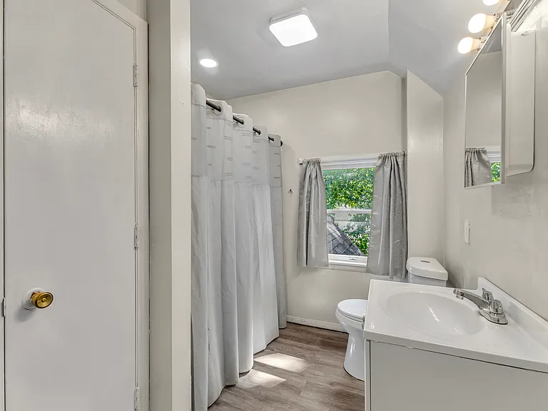 944 Walnut St #1 — Photo 9