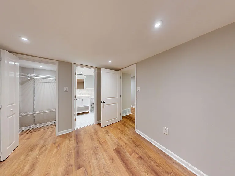 8 R St NW #6 — Photo 4