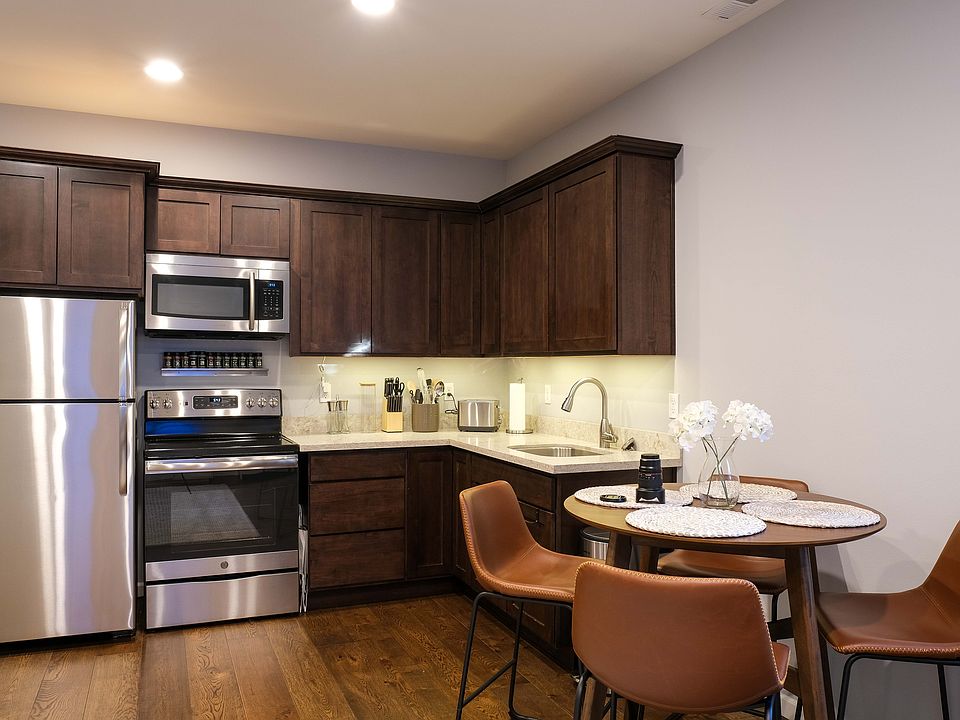 Kitchen with dining table for 4