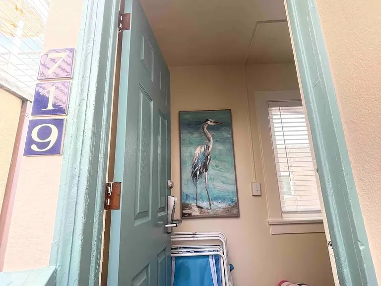 719 Ensenada Ct — Photo 2