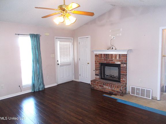 5th image of 1095 Parkview Cir S