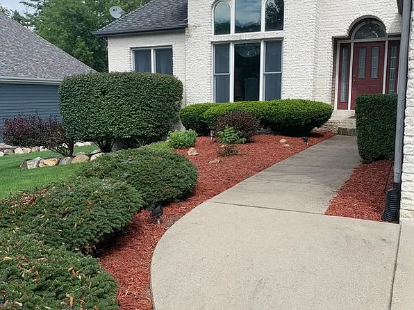 439 River Woods Dr, Flushing, MI 48433