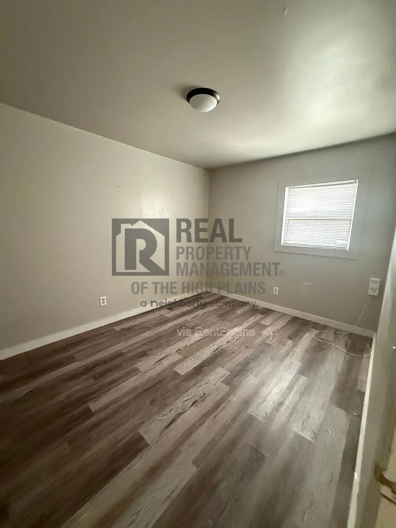 2 bed, 1.0 bath, $800 — Photo 3