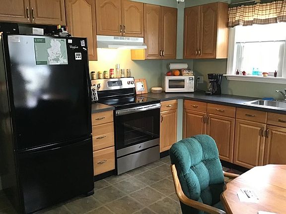 4th image of 44 Woodbine St