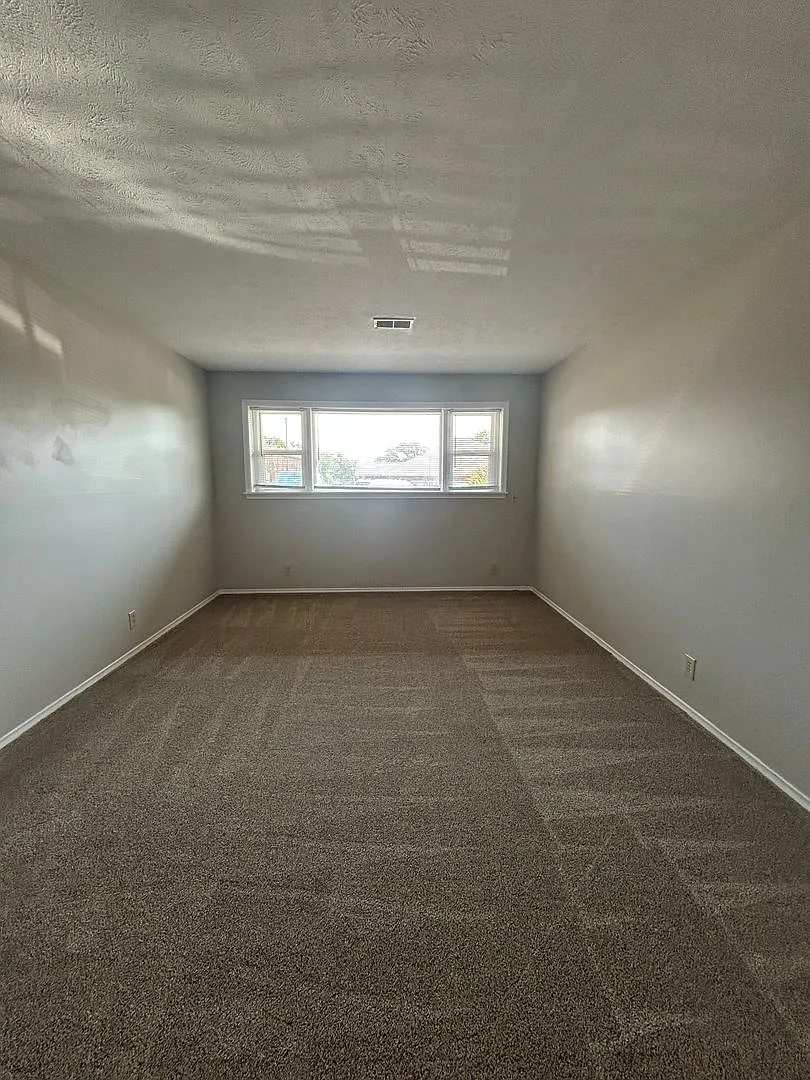 Century House Apts. (915 N. 48th Ave.) — Photo 2