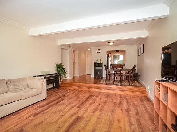 5th image of 938 Knoll Vista Dr