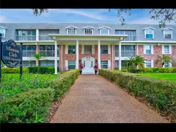 1900 Alamanda Dr APT 108, Naples, FL 34102