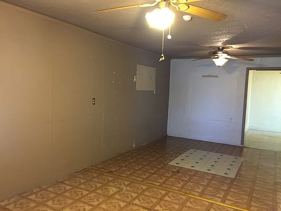 3rd image of 1119 N Tom Green Ave