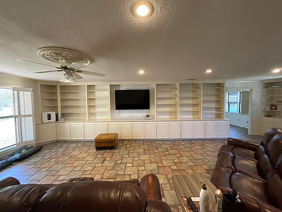 2nd image of 1100 Cloverdale Dr
