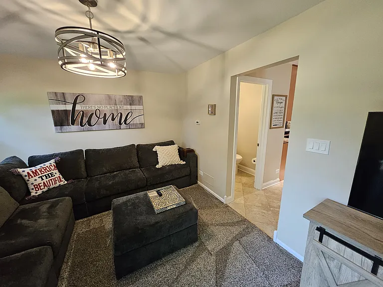 2748 College Hill Cir — Photo 6