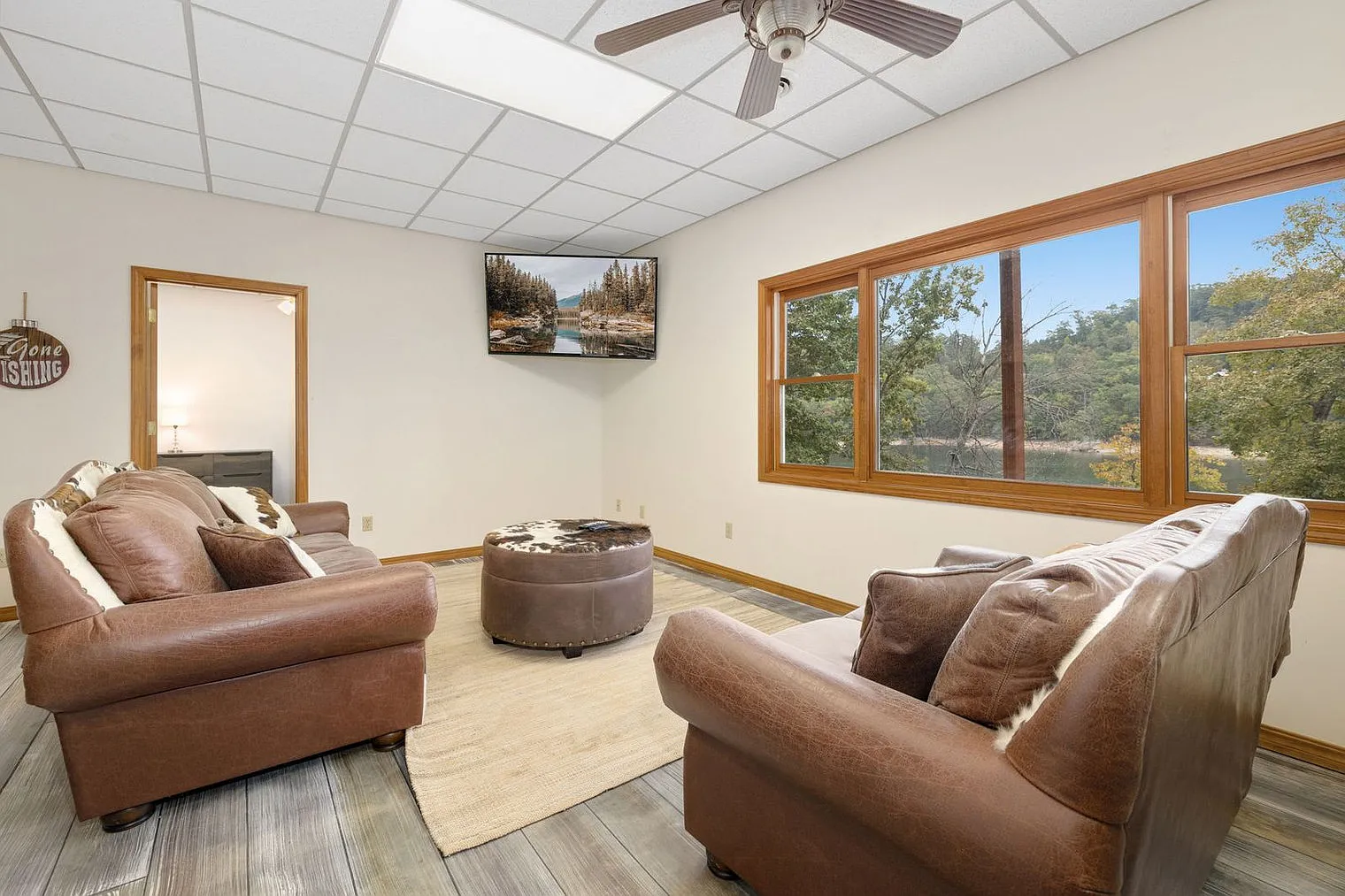 4 bed, 3.0 bath, 3056 sqft, $9,371 — Photo 3