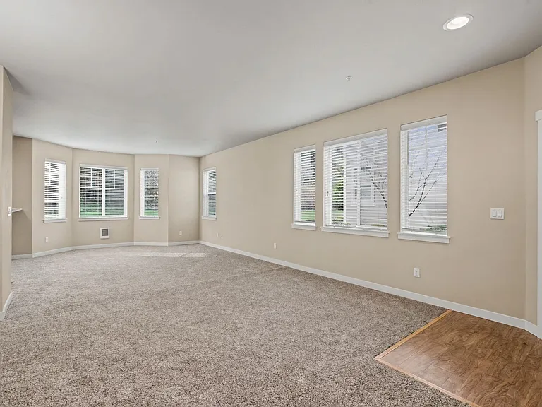 1623 Burnside Pl — Photo 6