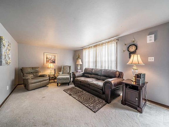 5th image of 18 Paul Ln