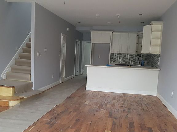 5th image of 2568 100th St