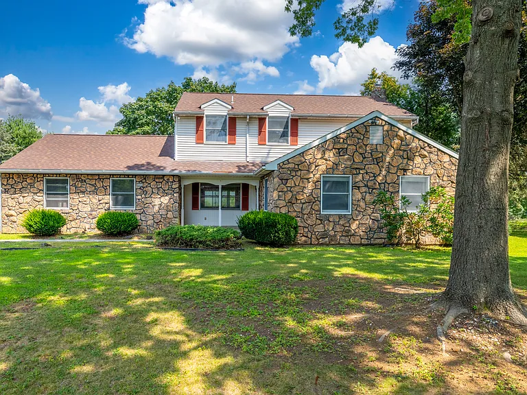 3250 Vista Dr — Photo 3