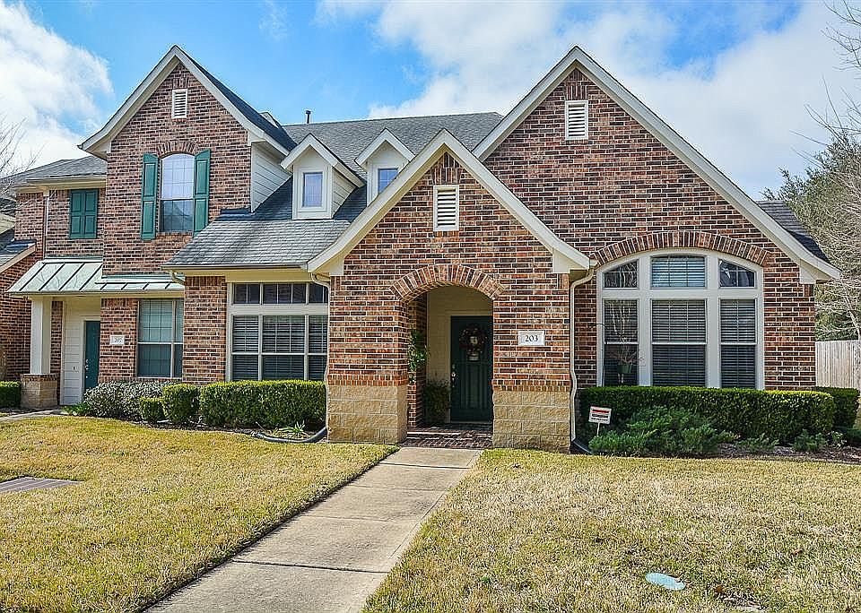 WELCOME HOME TO 203 IRIS PARK CT. A Beautiful Trendmaker Home!