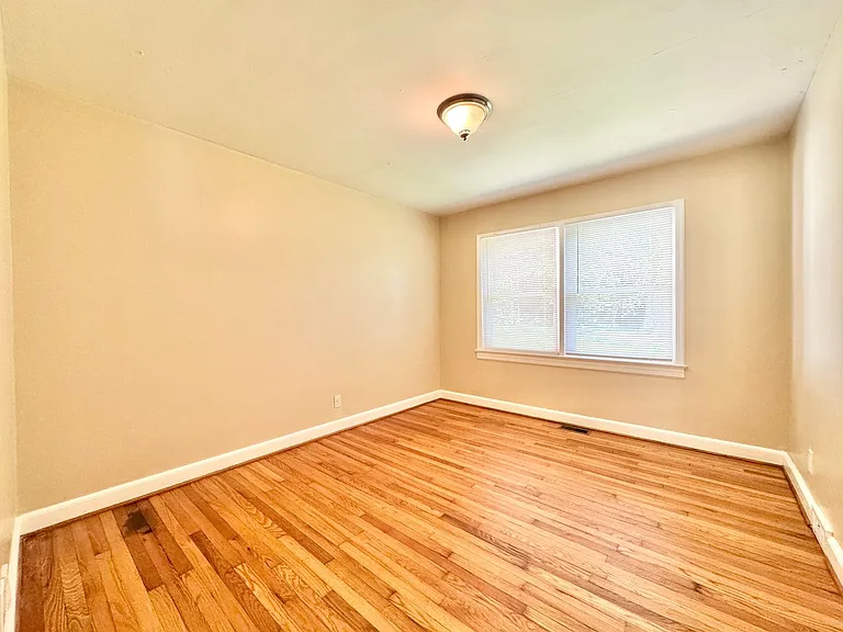 3808 Parkwood Dr — Photo 10