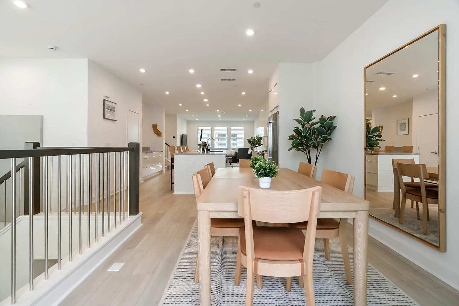 4 bed, 3.0 bath, 3100 sqft, $7,338 — Photo 3