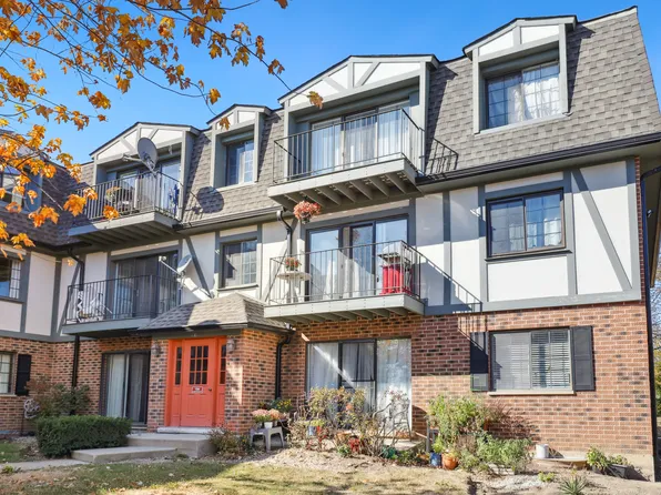 104 Armstrong Dr APT B, Buffalo Grove, IL 60089