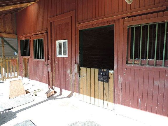 4th image of 127 Joe Pye Ln