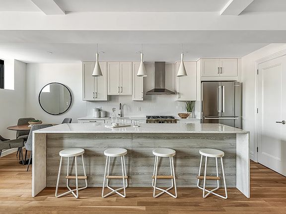 3rd image of 172 W 79th St #10A