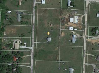225 Salt Grass Cir, Poolville, TX 76487
