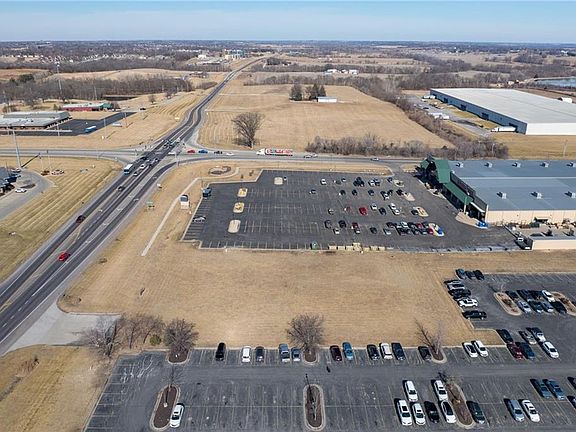 2nd image of 1305 S Riverside Rd