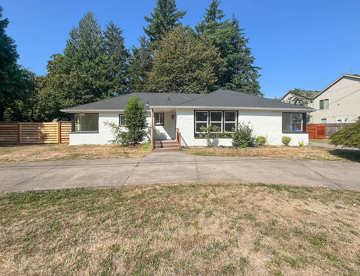 Front of home - 315 NE 148th Ave