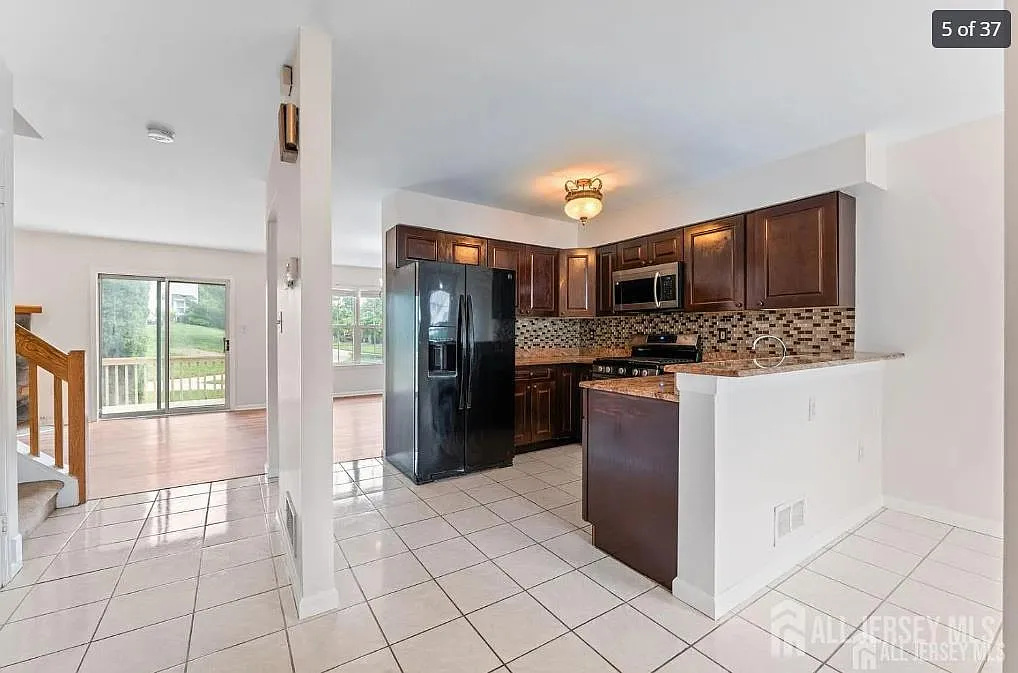 3 bed, 2.5 bath, $3,150 — Photo 3