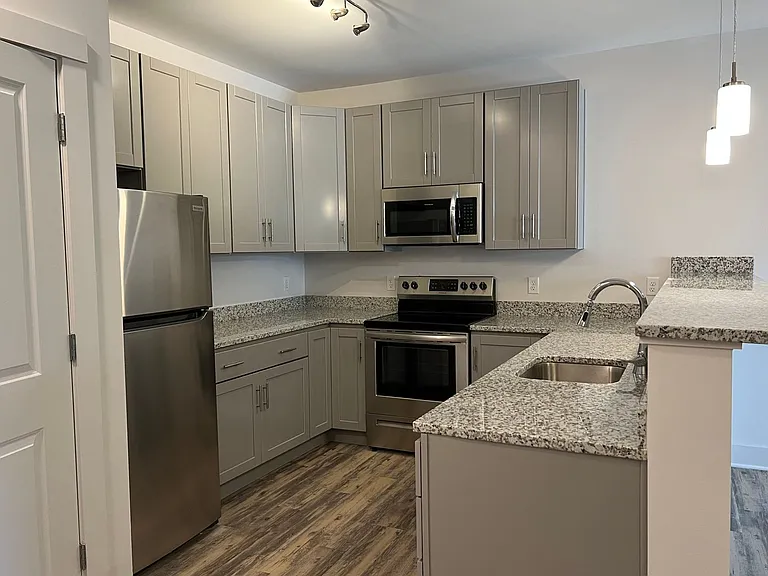 Brookview Commons West — Photo 32
