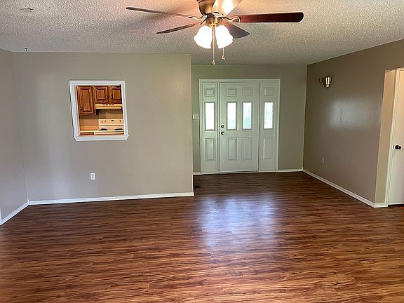 5th image of 102 Canterbury Cir
