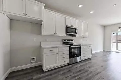 401 Abigail St — Photo 17
