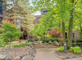 5501 Dewey Hill Rd APT 239, Edina, MN 55439