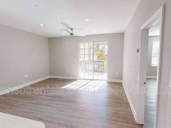 5th image of 10 E Washington St #3K