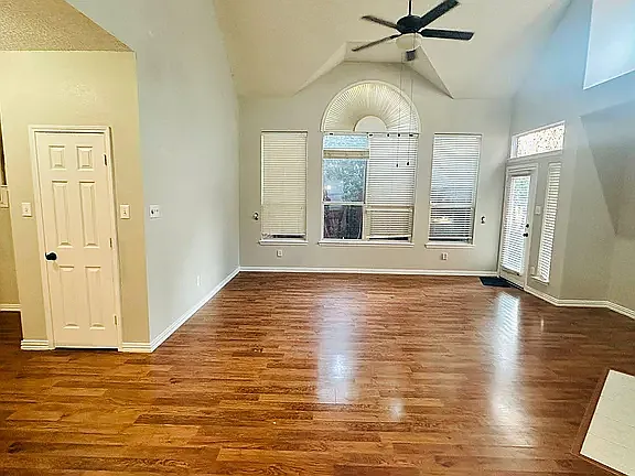2028 Fox Glen Dr — Photo 24