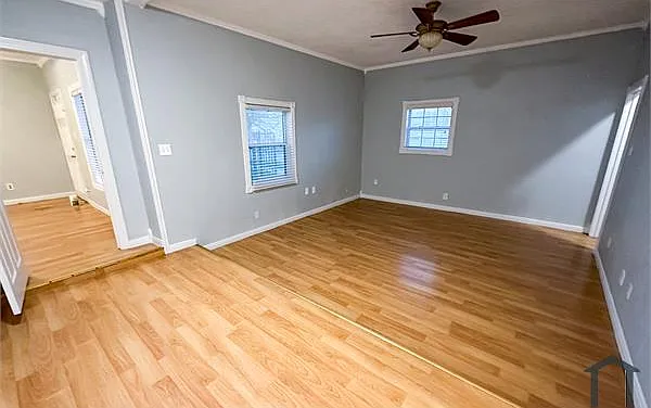 910 Booth St — Photo 3