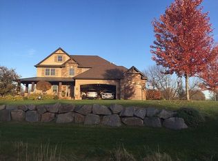 1010 Drake Ct, Maple Plain, MN 55359