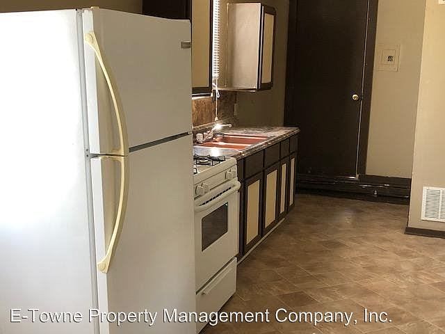 2nd image of 1303 W Oak Ave