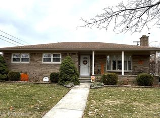 1653 Douglas St, Trenton, MI 48183