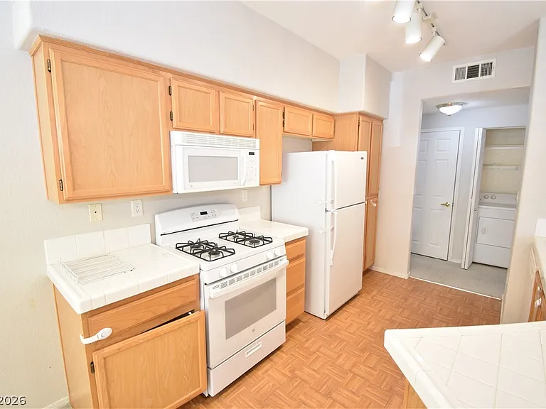 1050 E Cactus Ave #1074 — Photo 7