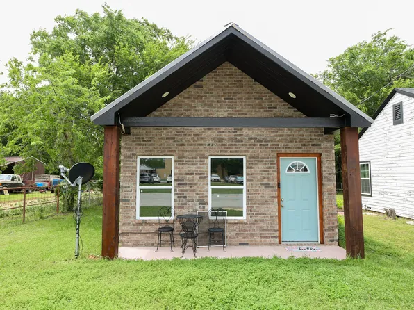 1009 Clay St, Nocona, TX 76255