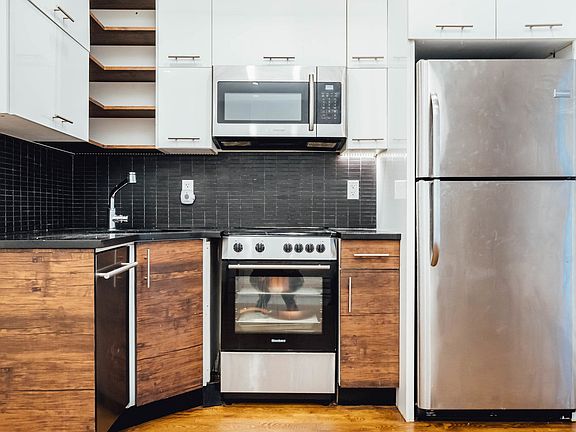 4th image of 945 Willoughby Ave #1D