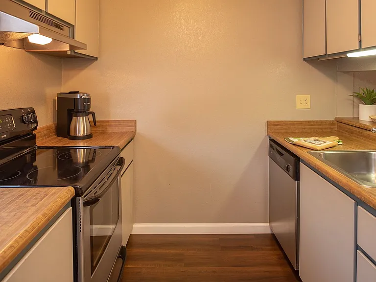 Victorian Villas Apartments — Photo 22