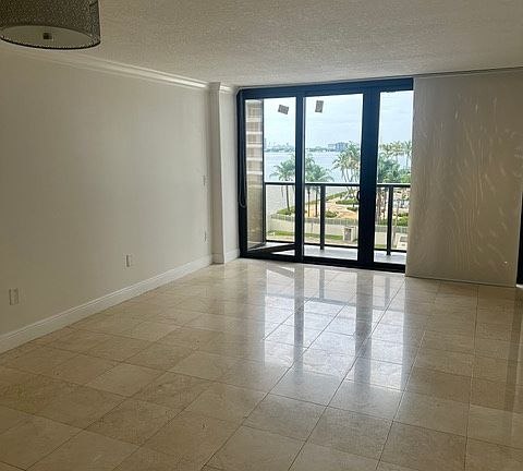 4th image of 600 NE 36th St APT 516